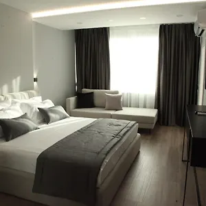 Otel L'hotel Tiran