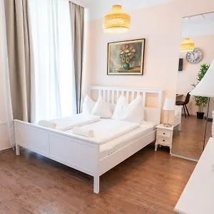 Schoenbrunn Otel