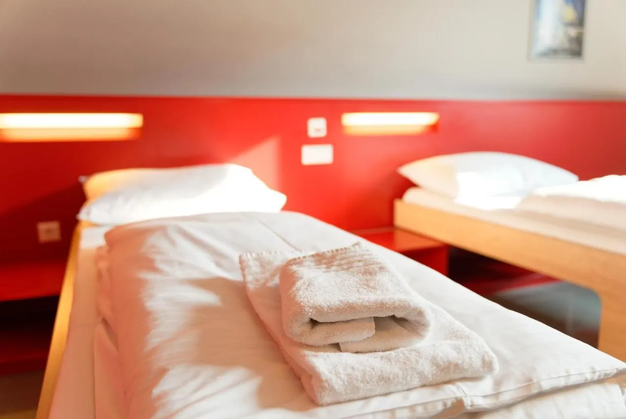 Jugendgaestehaus Brigittenau &Brigittenau Youth Palace Viena Albergue